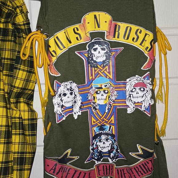 Three pieces of clothing - Picture 3 of 4